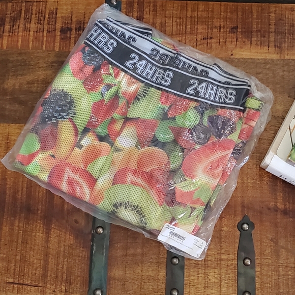 🍎 5 A Day Fruit Photo Print Mesh Gym Shorts 🍎 - Picture 7 of 10